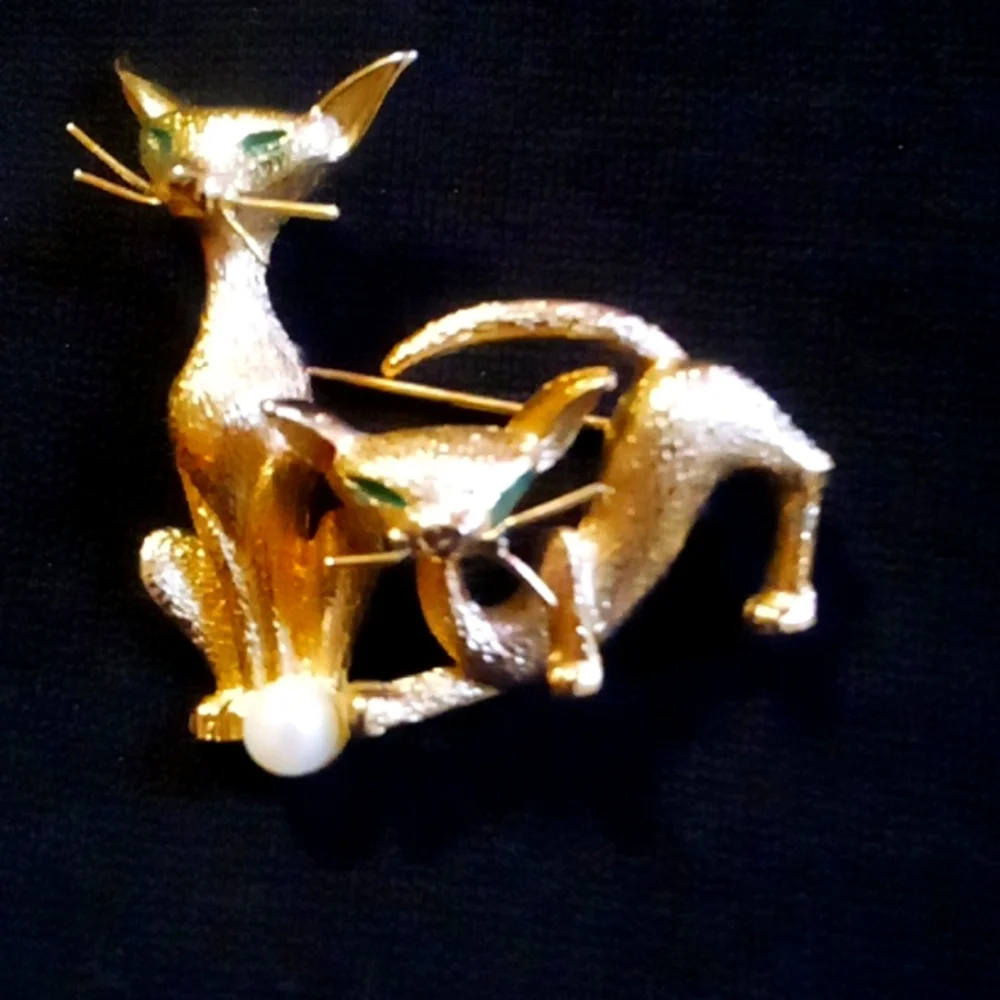 Vintage Boucher Siamese Cats Pearl Brooch
